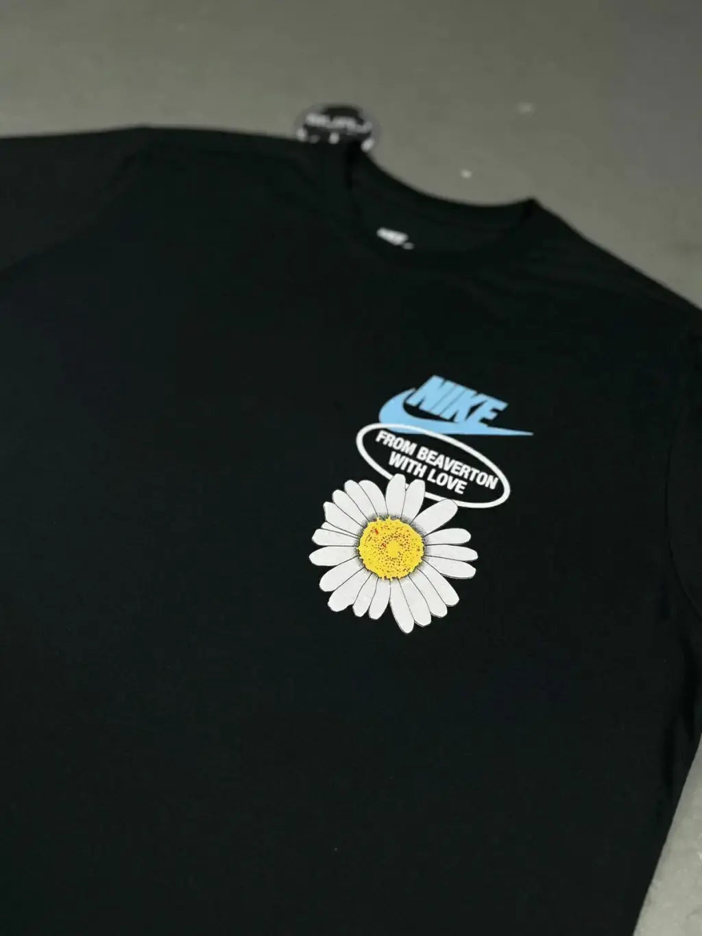 CAMISETA NK HAVE A NK DAY FLOWERS