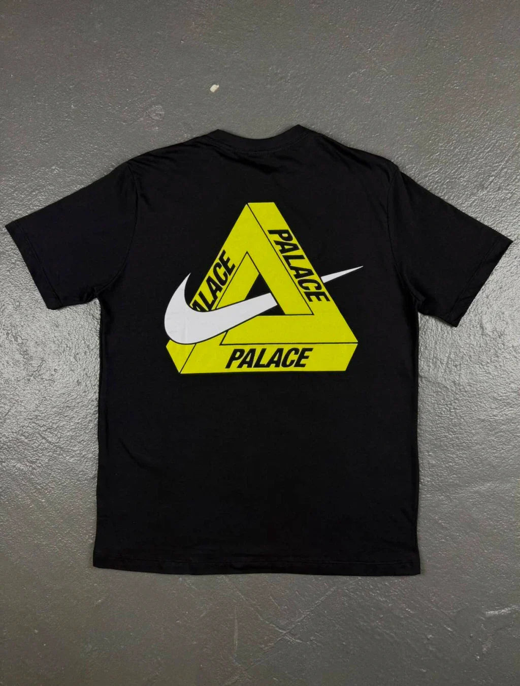 CAMISETA PALACE X NK “TRI SWOOSH”