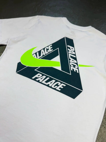 CAMISETA PALACE X NK “TRI SWOOSH”