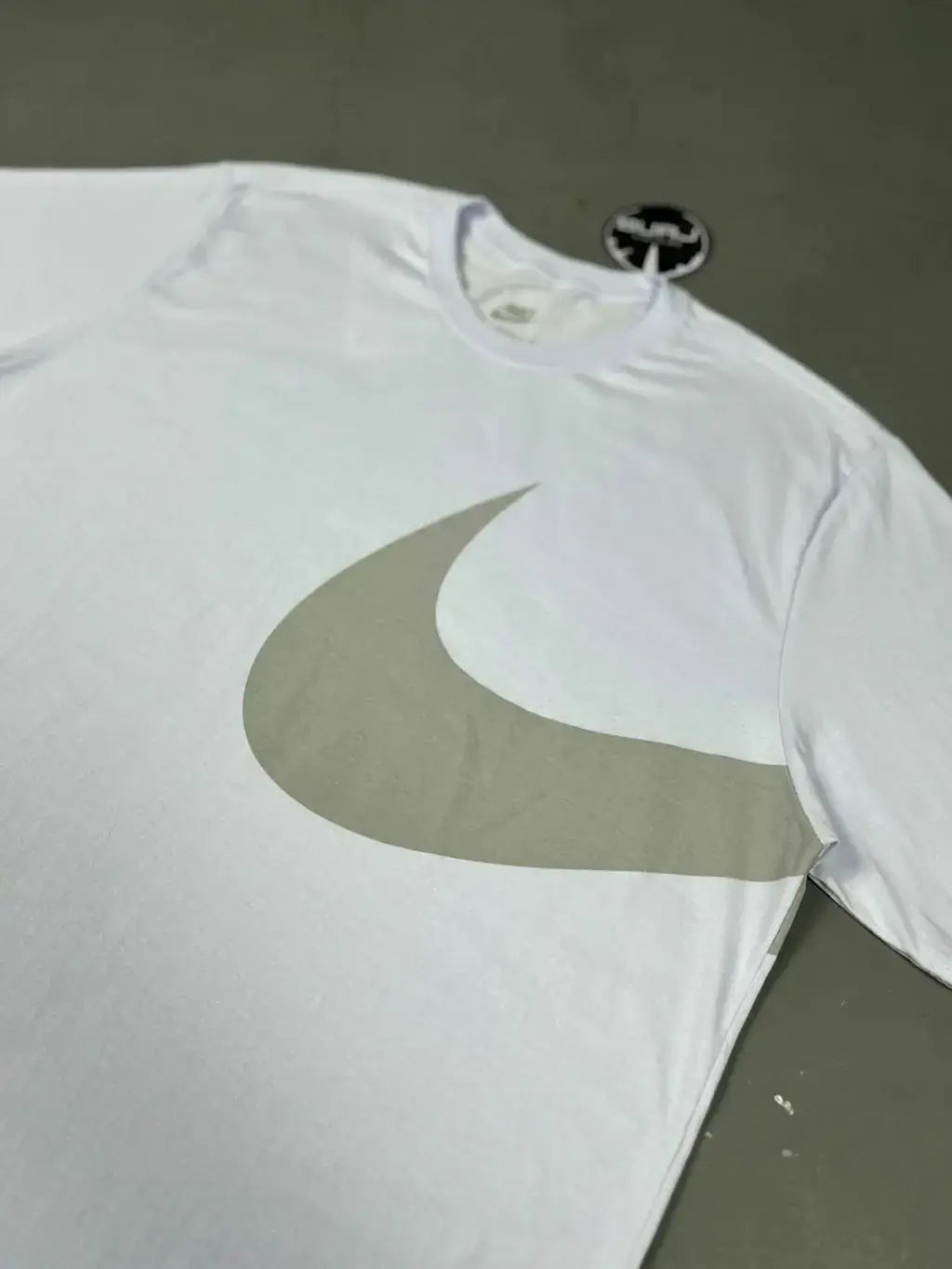 CAMISETA NK BIG SWOOSHᵀᴹ