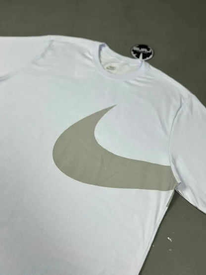 CAMISETA NK BIG SWOOSHᵀᴹ