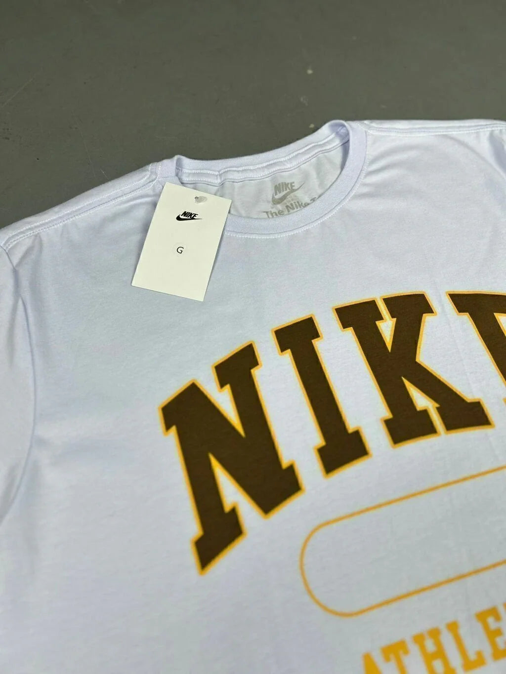 CAMISETA NK ATHLETICS LETTER