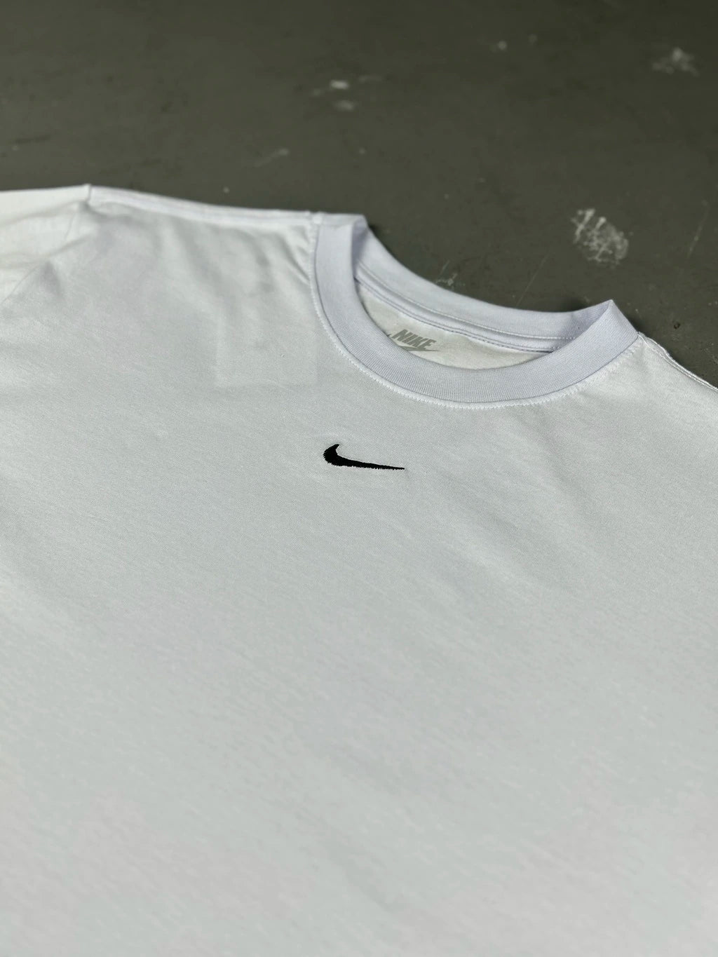 CAMISETA NK ESSENTIALS