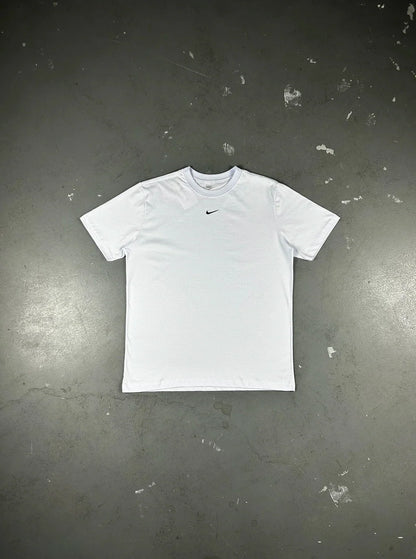 CAMISETA NK ESSENTIALS