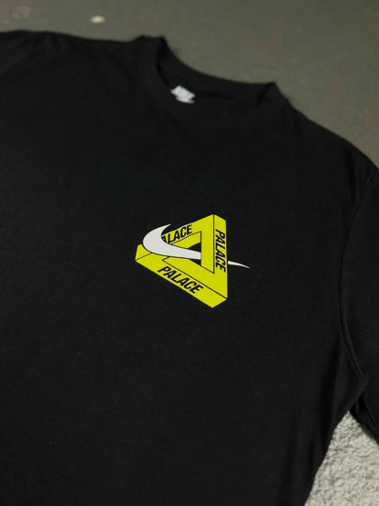 CAMISETA PALACE X NK “TRI SWOOSH”