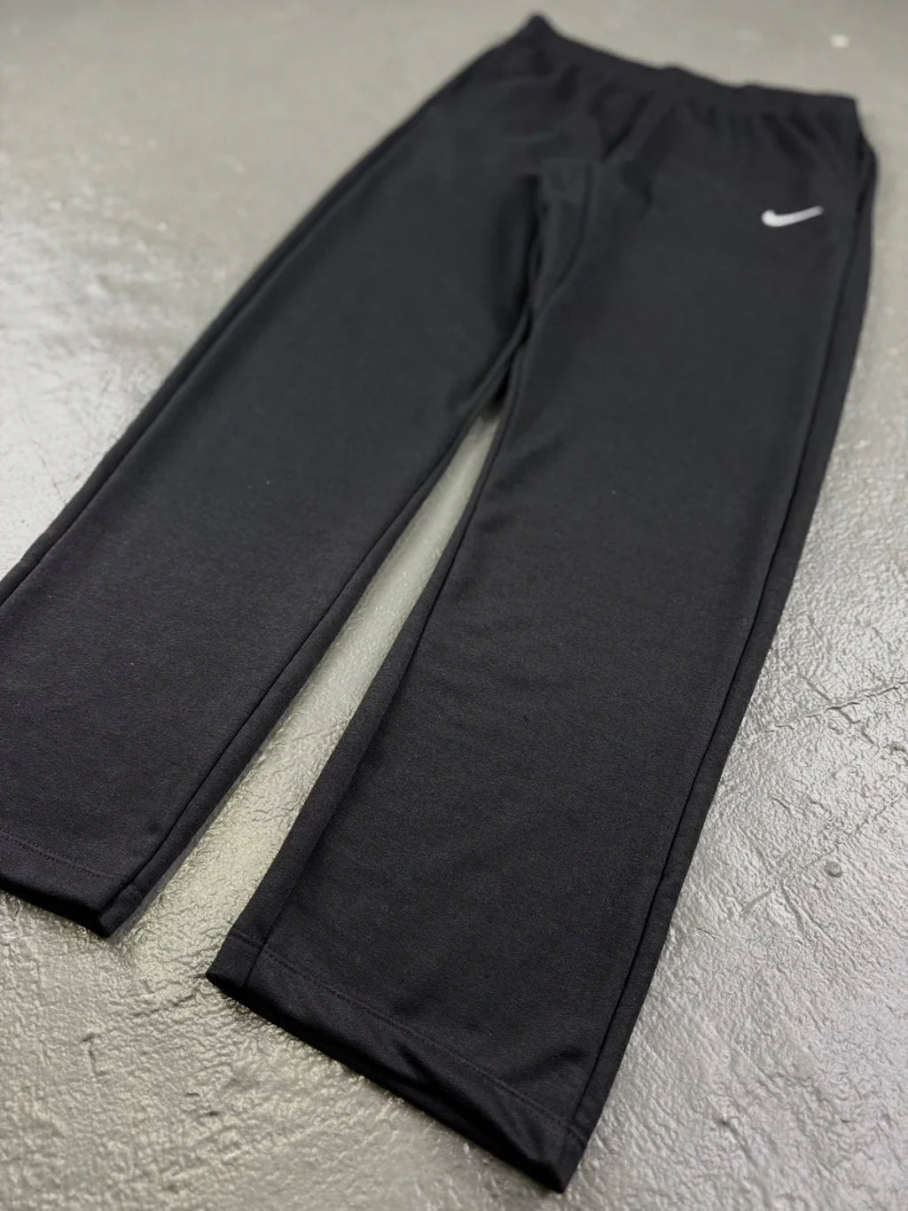 CALÇA NK MOLETOM CORTE RETO SWOOSH