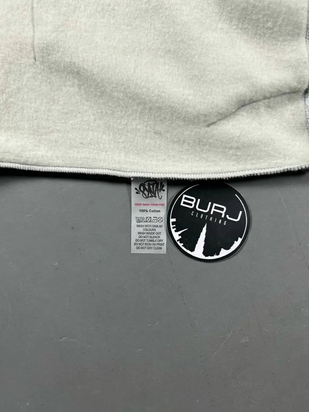 CONJUNTO SYNA WORLD LOGO