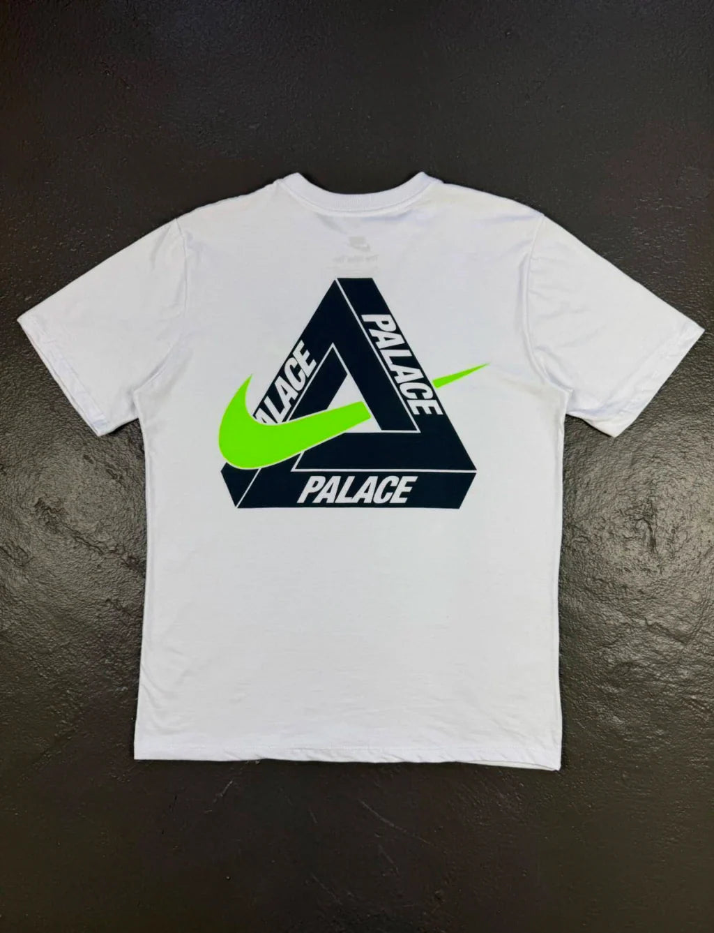 CAMISETA PALACE X NK “TRI SWOOSH”