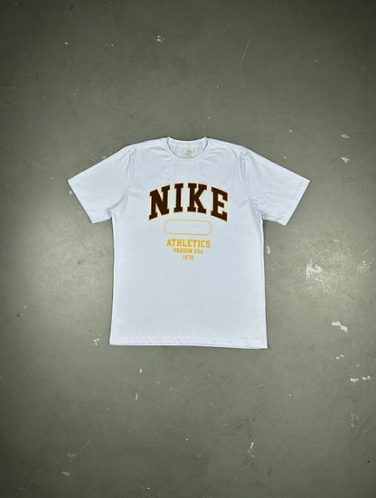 CAMISETA NK ATHLETICS LETTER