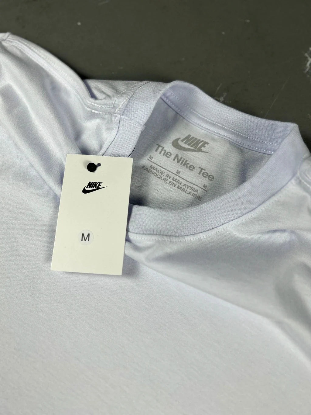 CAMISETA NK ESSENTIALS