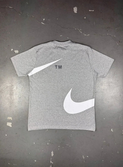 CAMISETA NK BIG SWOOSHᵀᴹ